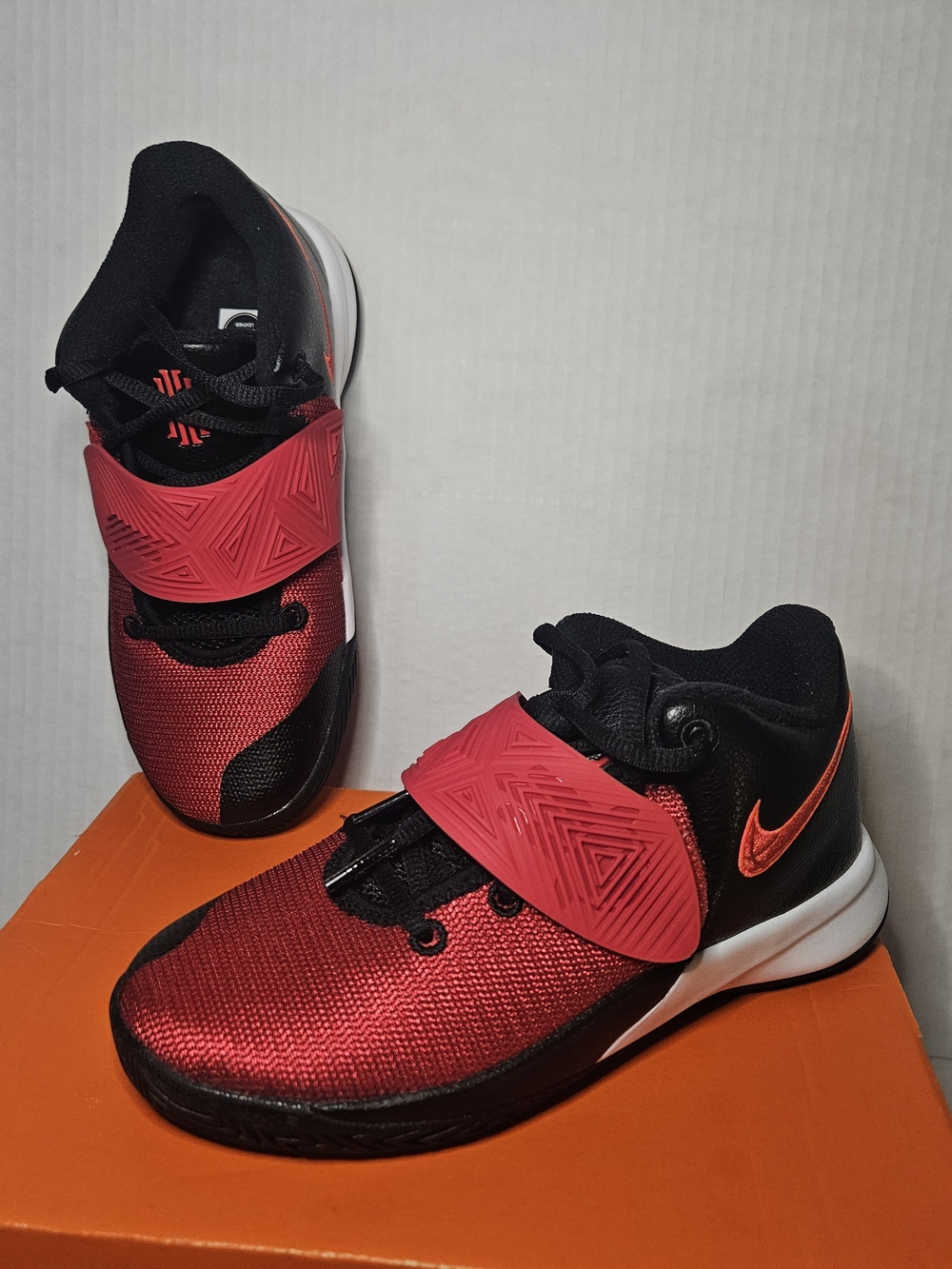 Nike Kyrie Flytrap 3 PS kids Size 1Y 1 Black red Basketball Shoes Sneakers